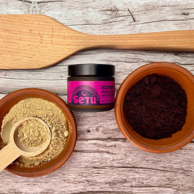Setu product with two bowls of powders on a wooden surface