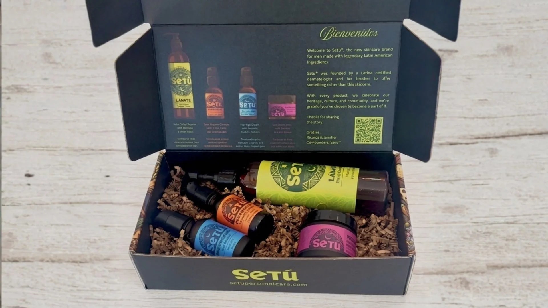 Setu gift set with bottles and a box on a wooden surface